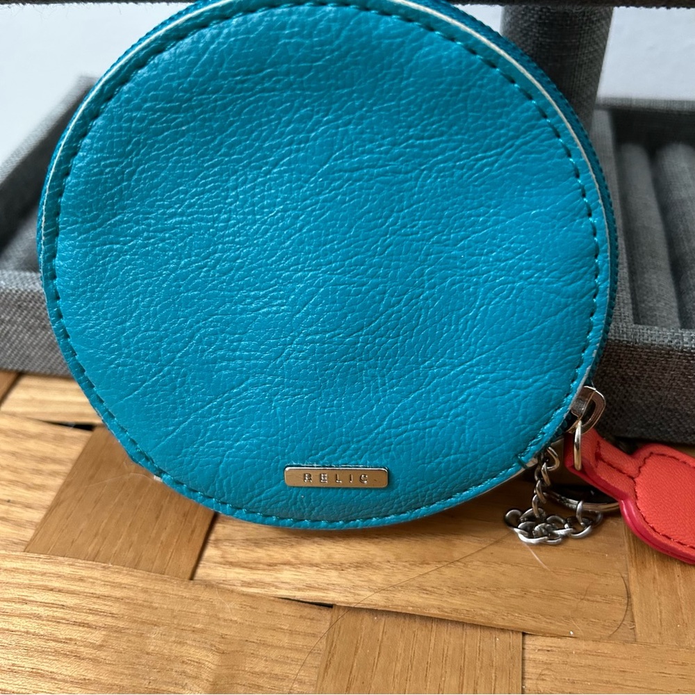 Relic: Beach Ball Coin/Keychain Purse - Picture 3 of 6